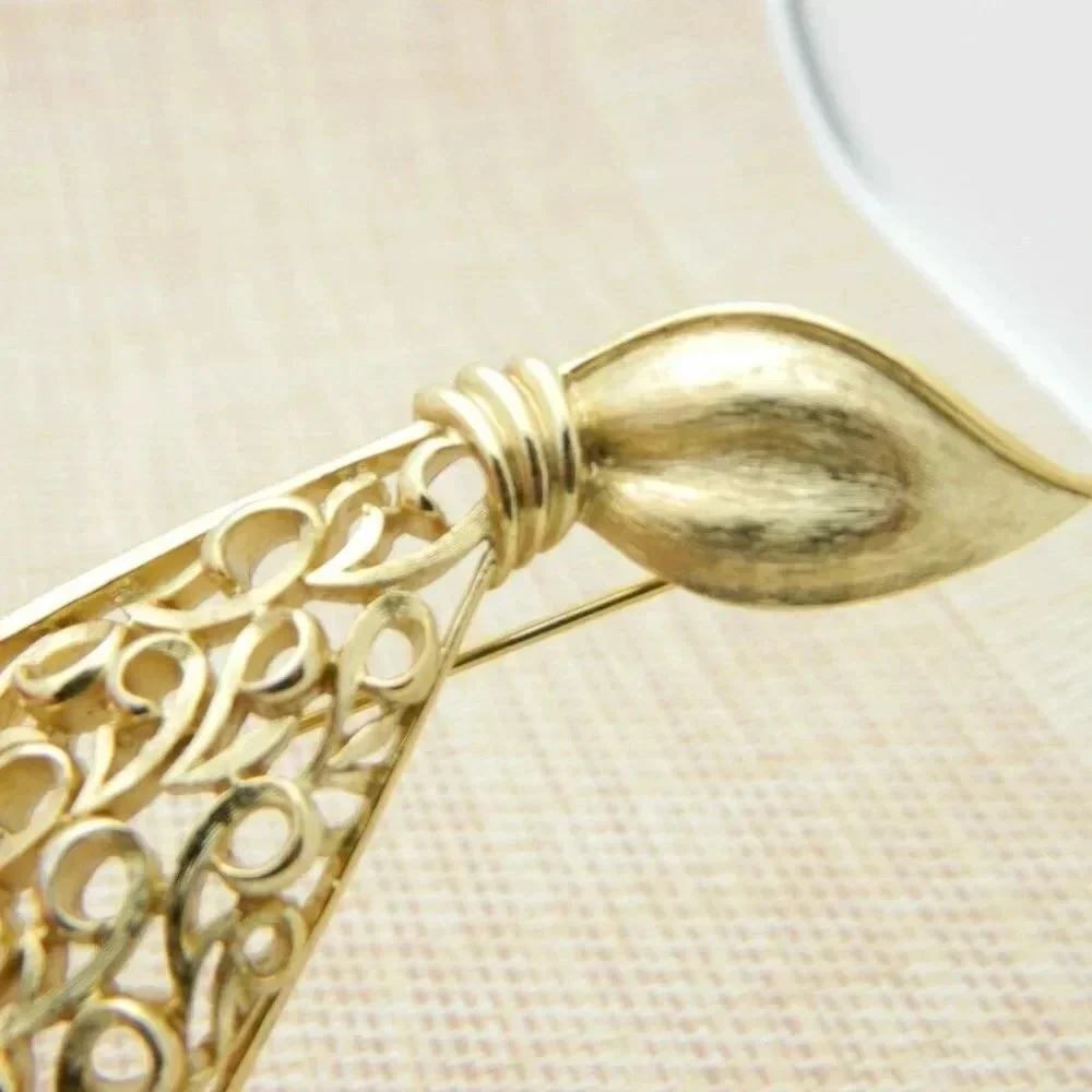CROWN TRIFARI Gold Tone Mid Century Swirl Abstract